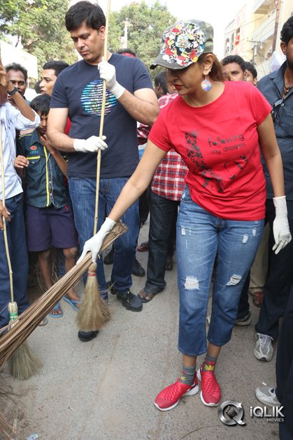 Lakshmi-Manchu-Joins-Swachh-Bharath-Campaign-in-Film-Nagar